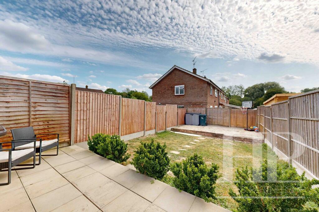Rother Crescent, Crawley, RH11 photo 4