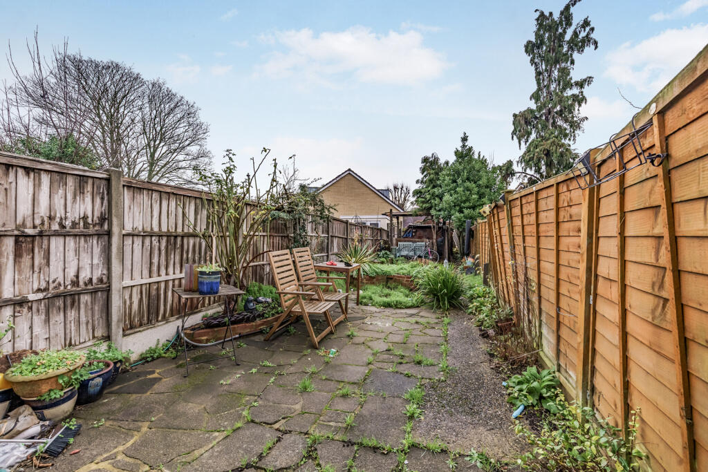 House in Croydon - View 5