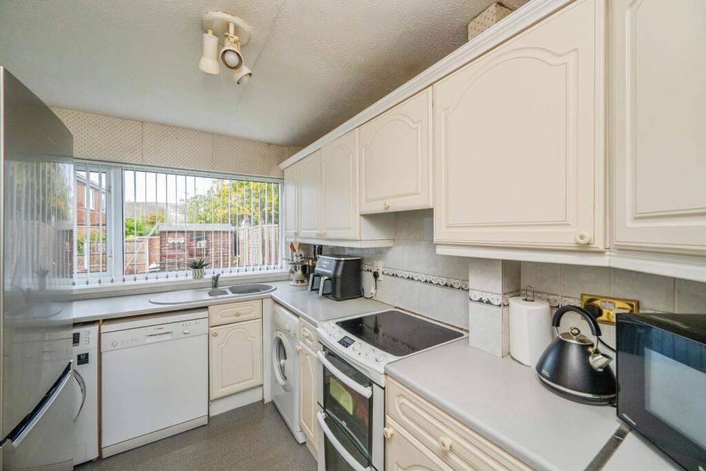 House in Tamworth, Staffordshire - More