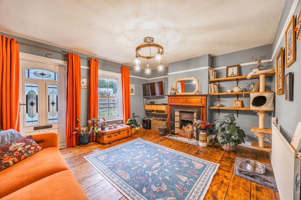 Characterful Two Bedroom End-Terrace in Prime Position of Heacham photo 4