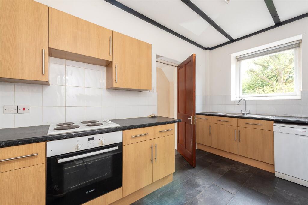 House in Luton - View 5