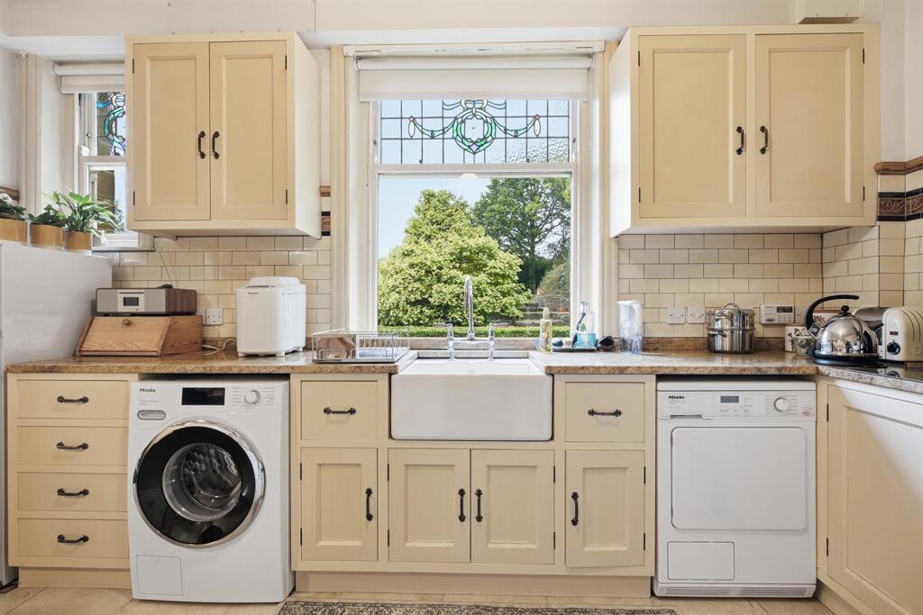 House in Kirklees, Shelley, Kirkburton - View 4