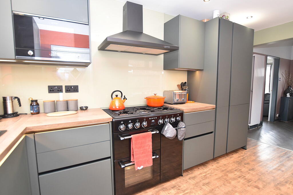 House in Wirral, Liverpool City Region - View 4
