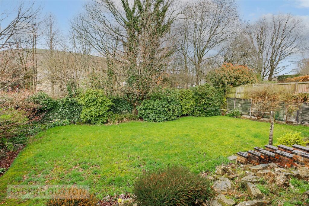 Kinders Crescent, Greenfield, Saddleworth, OL3 - View 4