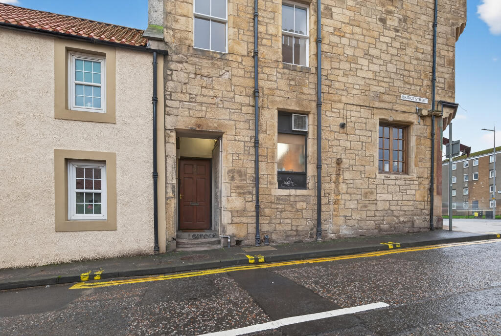 Main image of property: 2/1 Bridge Street, Portobello, Edinburgh, EH15 1DB