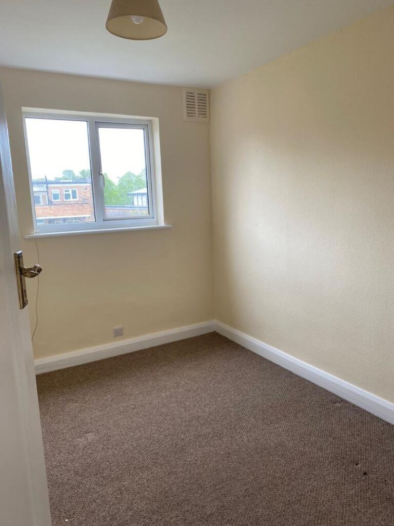 Apartment in Sunbury-on-Thames, Surrey - More