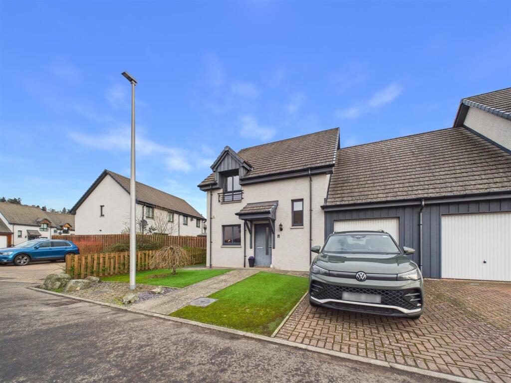 Main image of property: 16 School Field Road, Rattray, Blairgowrie, PH10 7FD