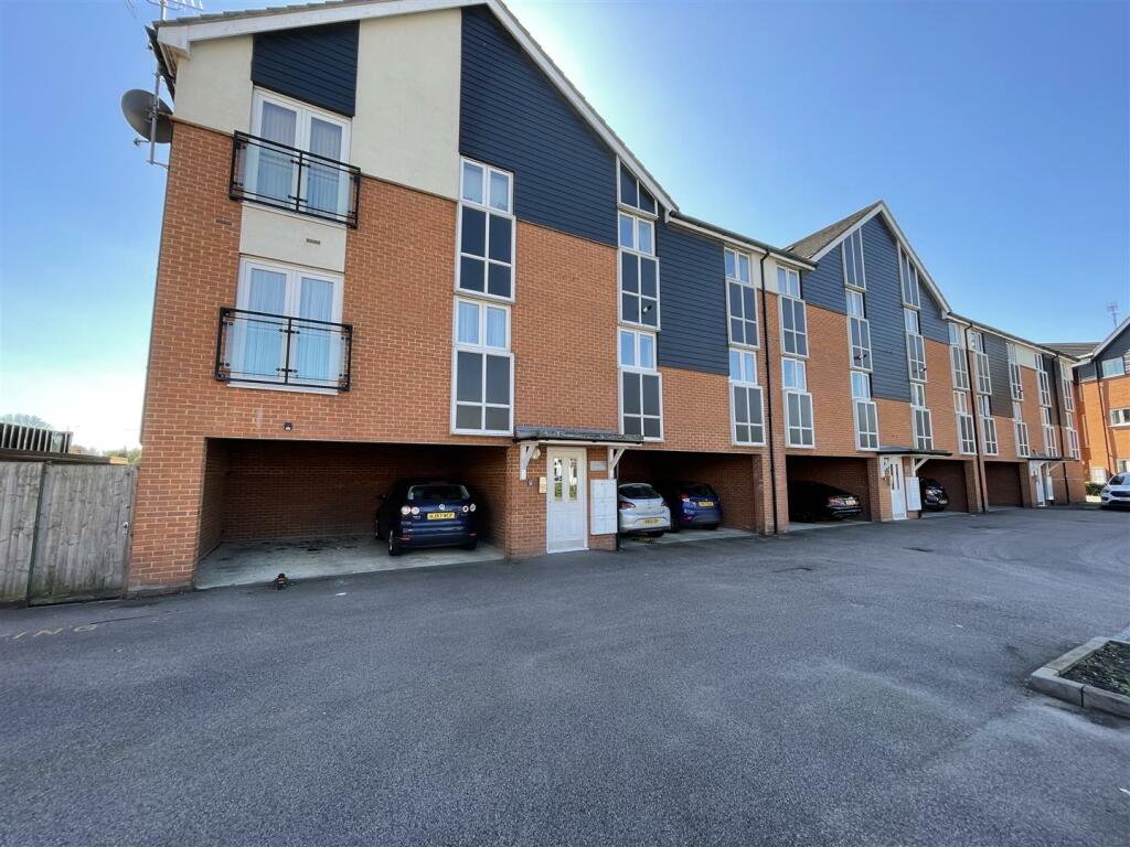 Griffiths Road, Purfleet photo 4