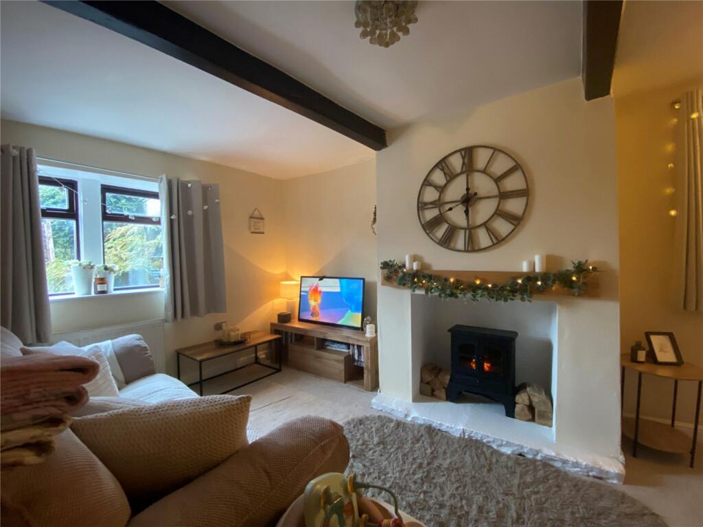House in Bradford, Sandy Lane - More