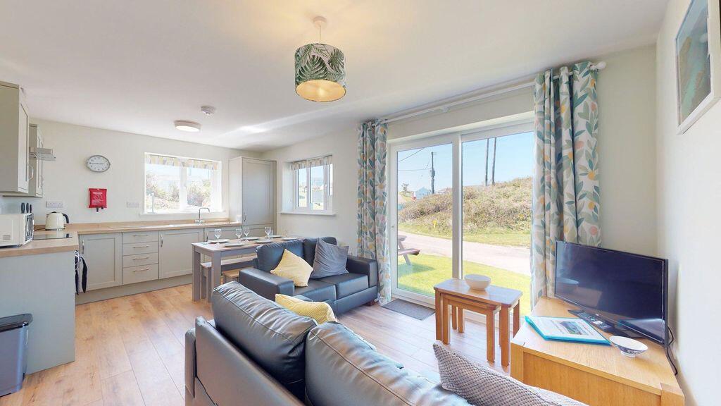 3-bed detached on Tweenbanx, Riviere Towans, £255,000