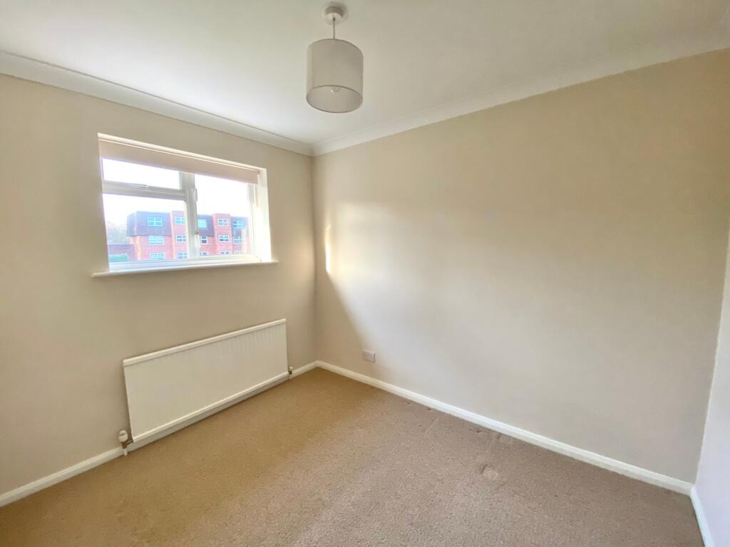 Farnham Close, Bovingdon, HP3 photo 5