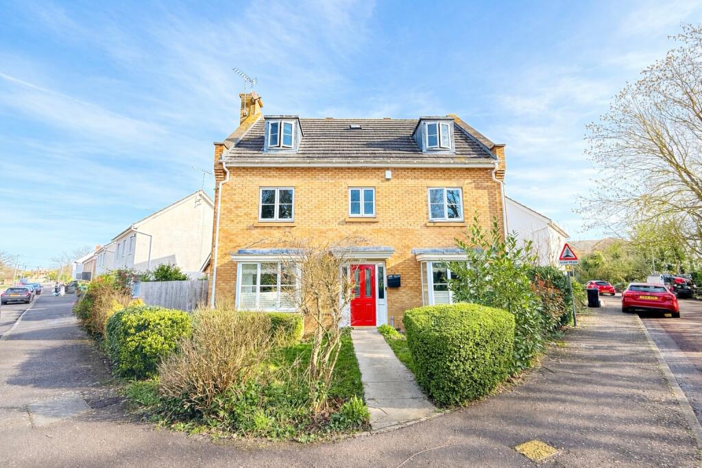 Main image of property: Nevendon Road, Wickford, Essex, SS12