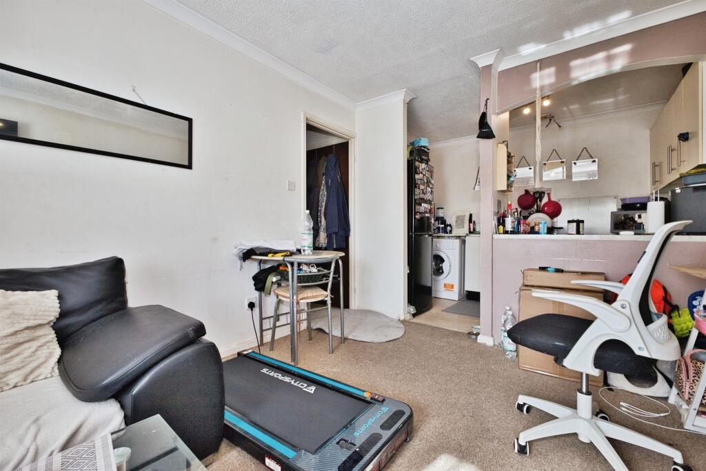 Apartment in Yeovil, Somerset - View 3