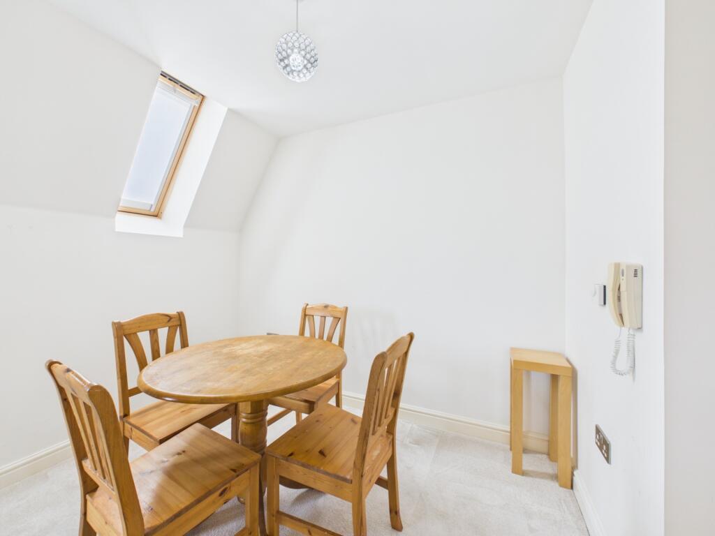 Apartment in Mid Sussex, Haywards Heath - View 3