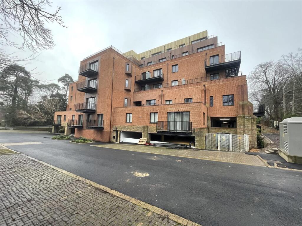 Main image of property: Farnborough Road, Farnborough