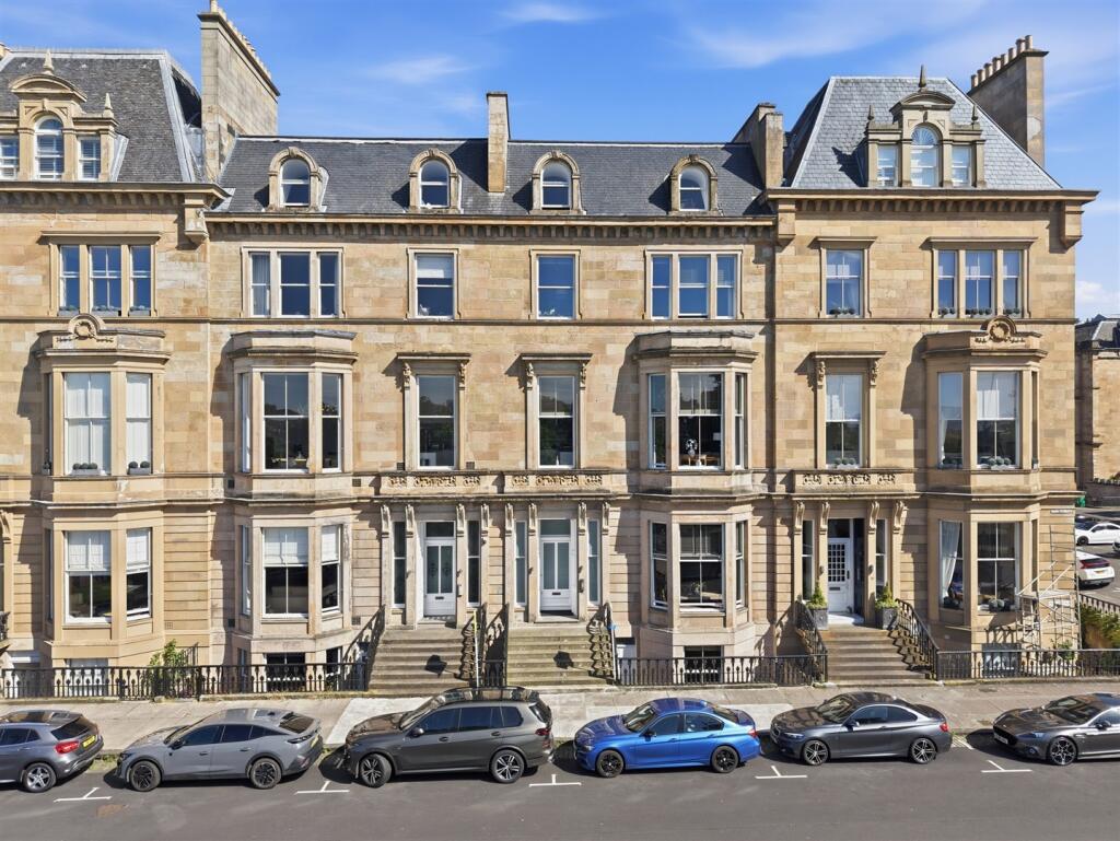 Main image of property: 0/2 19 Park Terrace, Park, G3 6BY