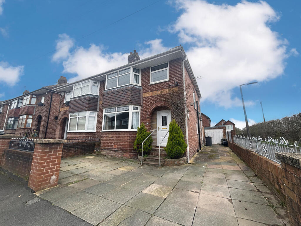3-bed semi-detached on Avenue Road,  Normoss, FY3, £195,000
