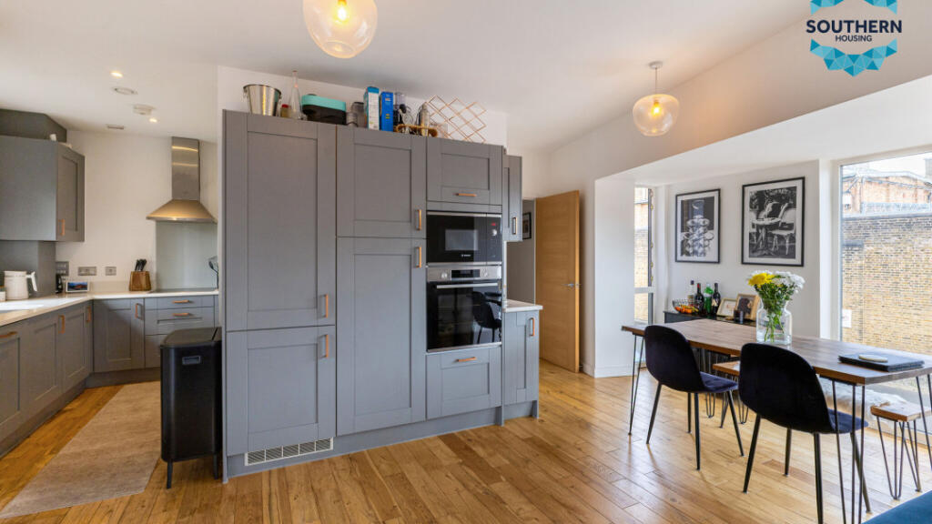 Apartment in London - More