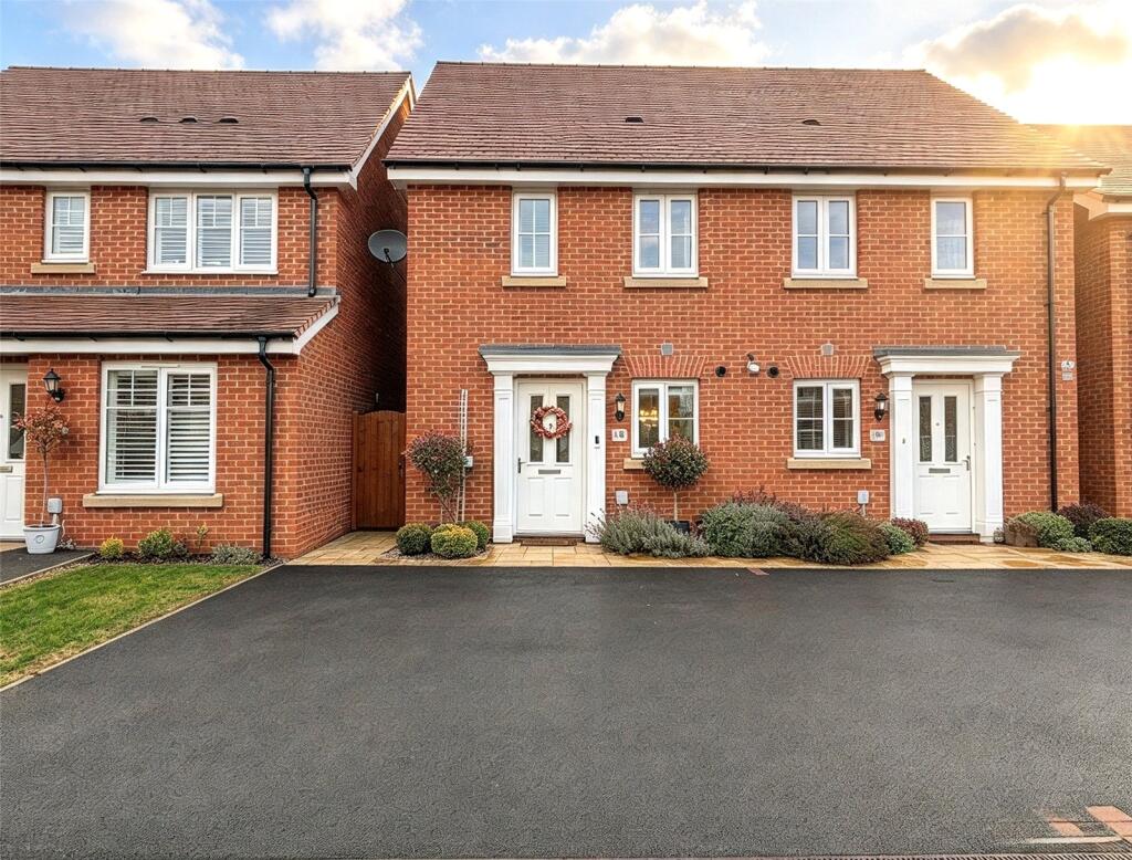 Main image of property: Pear Place, Stratford-upon-Avon, Warwickshire, CV37