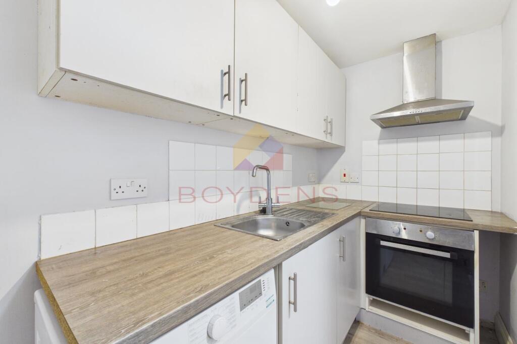 Apartment in Colchester, Essex - View 2