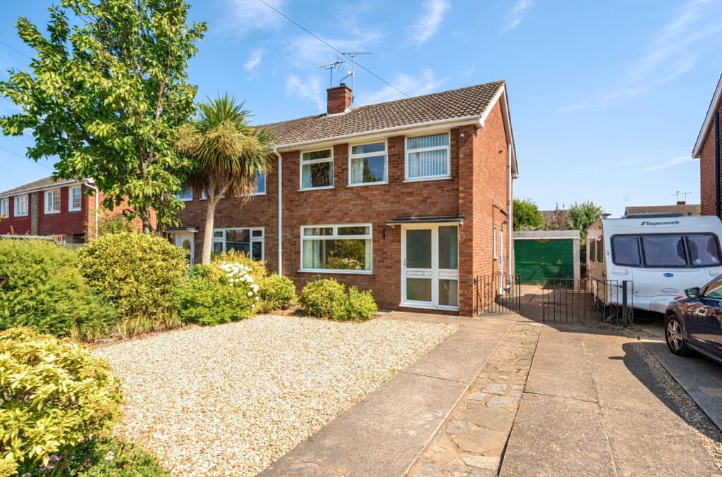 Main image of property: Birch Close, North Hykeham, Lincoln, Lincolnshire, LN6