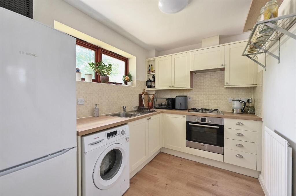 Hollies Court, Basingstoke - View 2