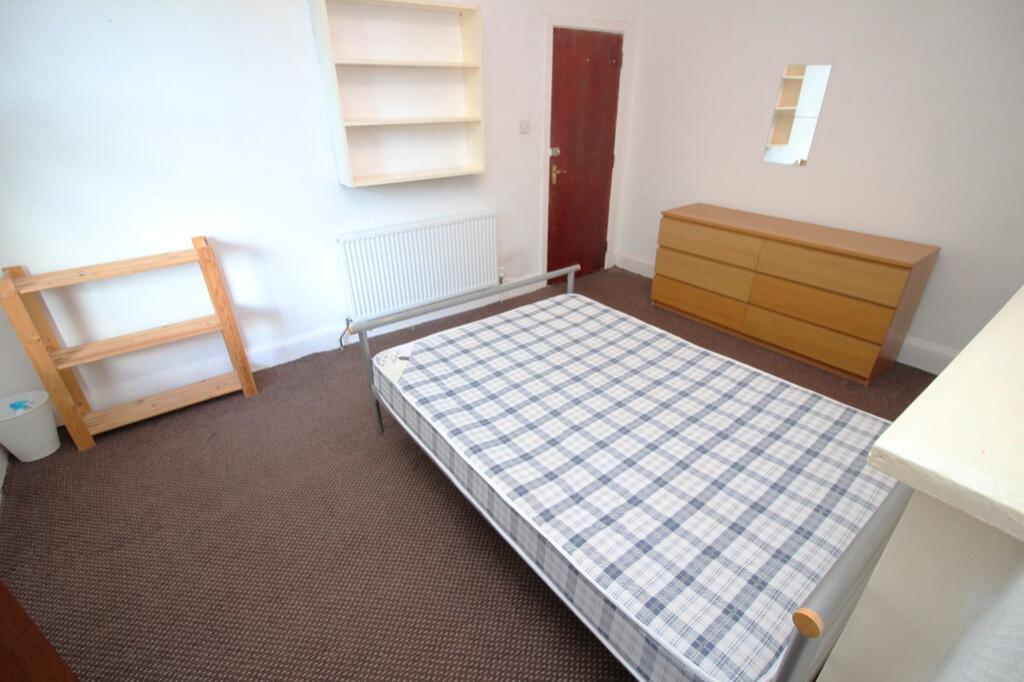8 bedroom terraced house for rent
