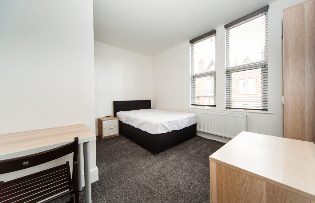 6 bedroom terraced house for rent