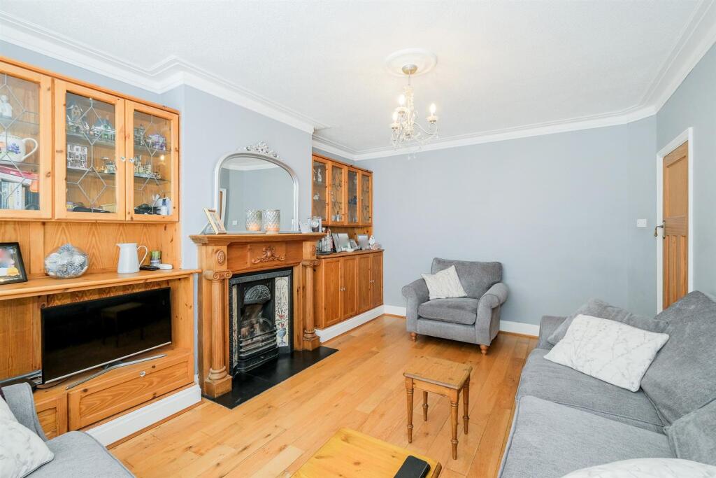 House in London, Highams Park - View 4