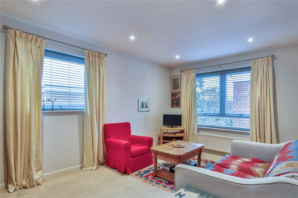 Apartment in Bournemouth, Charminster - View 5