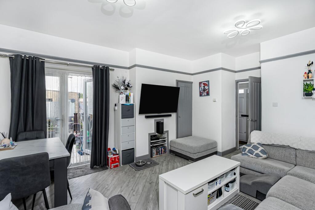 Main image of property: The Grove, Southend-On-Sea, SS2