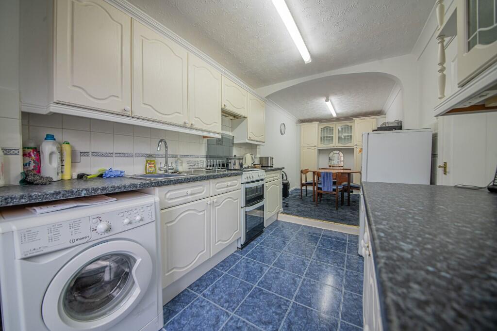 Mears Road, Fair Oak, Eastleigh, SO50 photo 4