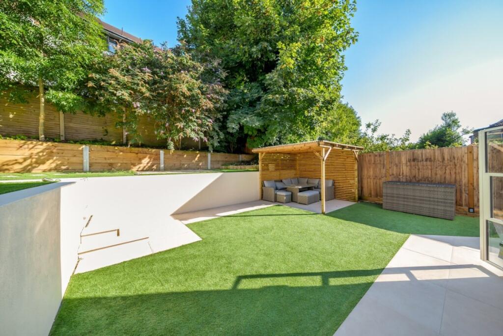 House in London - View 5