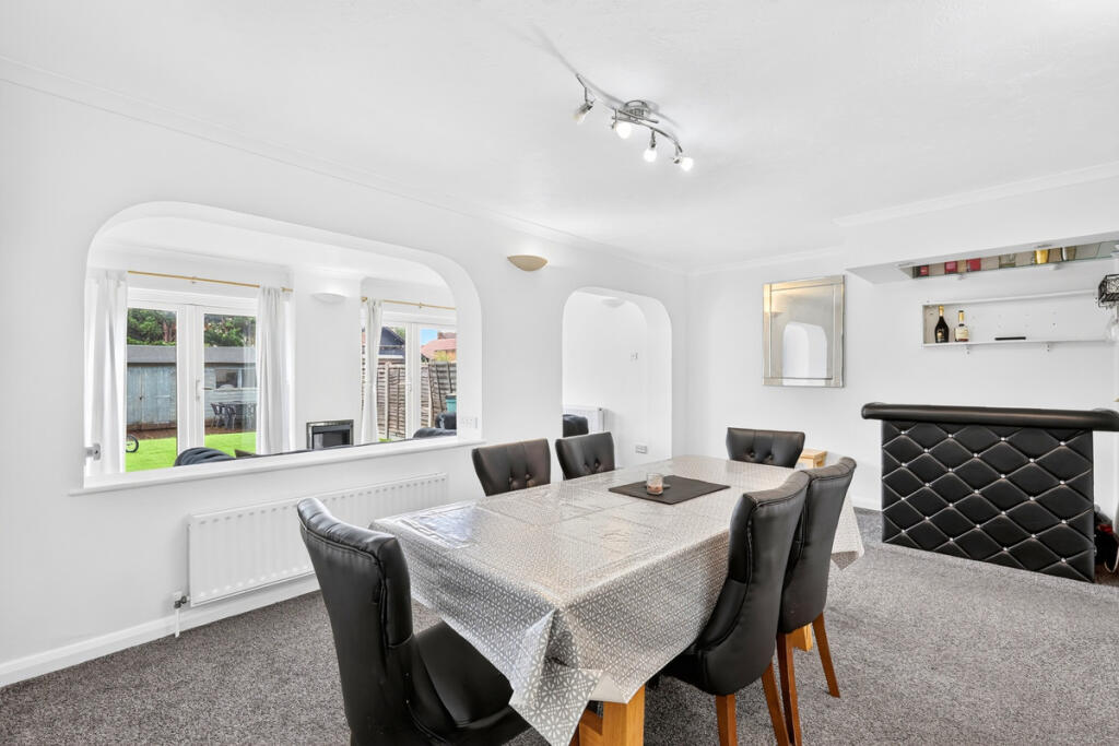 House in Castle Point, Benfleet - View 5