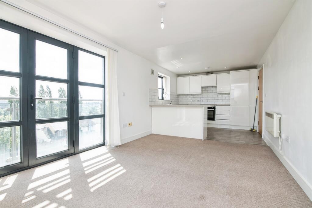 Apartment in West Bromwich, Stone Cross - View 5