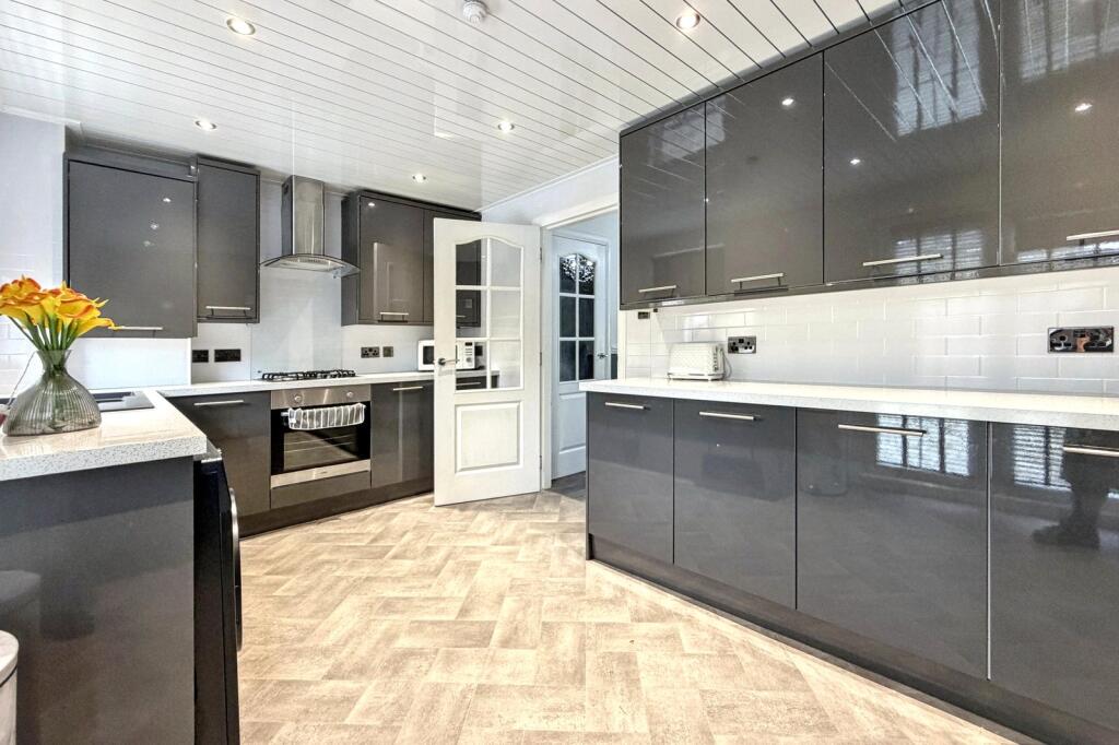House in Bothwell, Springwells, Burnbank - View 5