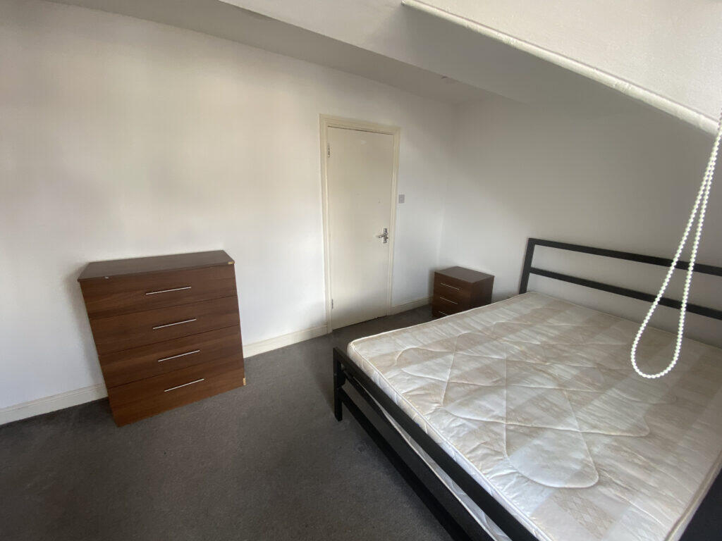 6 bedroom terraced house for rent