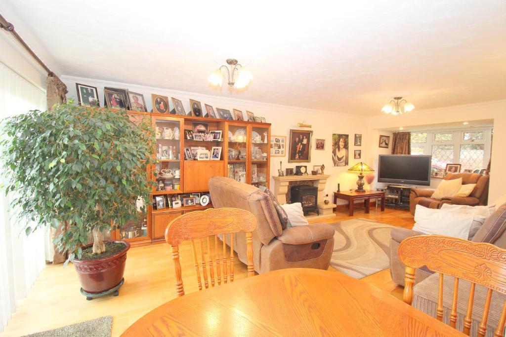 Selsey Drive, Putteridge, Luton, Bedfordshire, LU2 8HZ photo 4