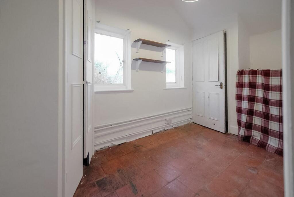 House in Gloucester - View 3