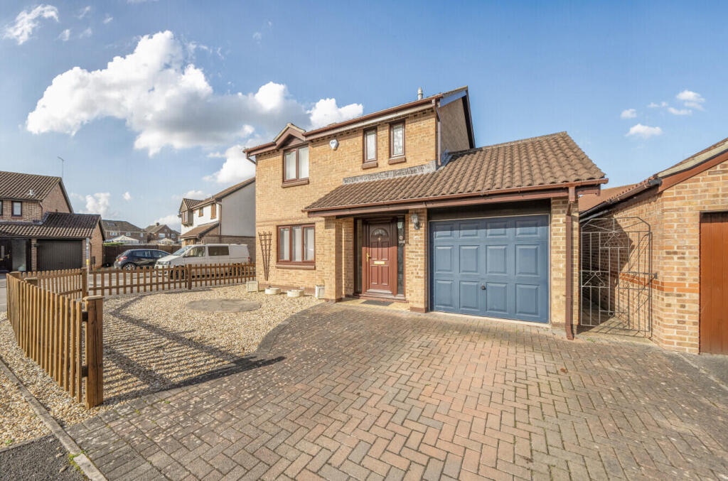 3-bed detached on The Oaks, Taunton, £325,000