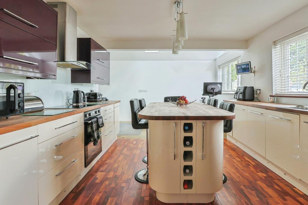 Verwood Crescent, Bournemouth photo 5