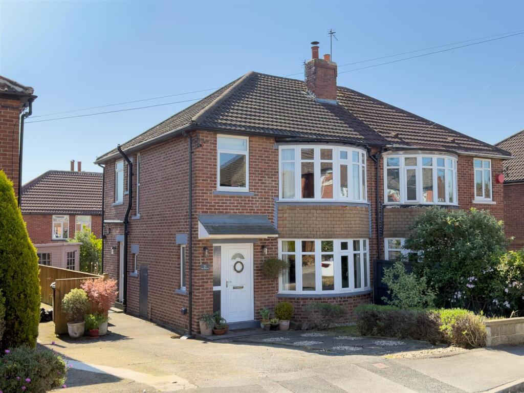 Main image of property: Alder Hill Grove, Meanwood, Leeds, West Yorkshire