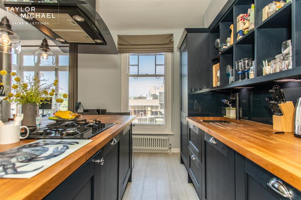Apartment in Brighton - More