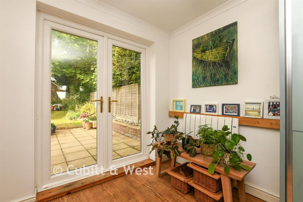 House in Horsham, Coldwaltham - More