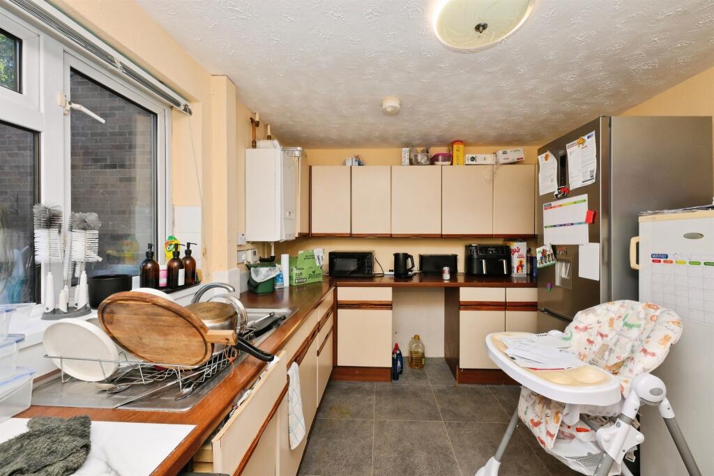 House in East Hertfordshire, Thundridge - More