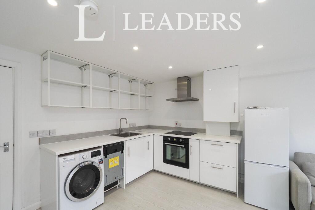 Apartment in Nottingham, Hyson Green - View 5