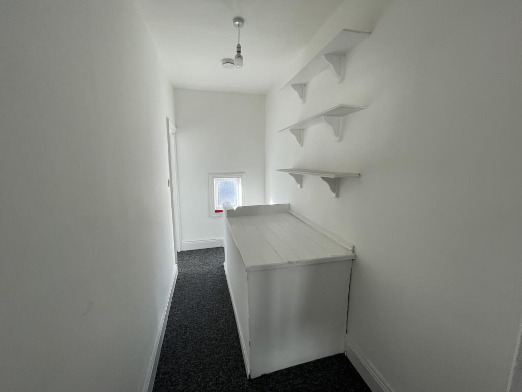 House in Hull - View 4
