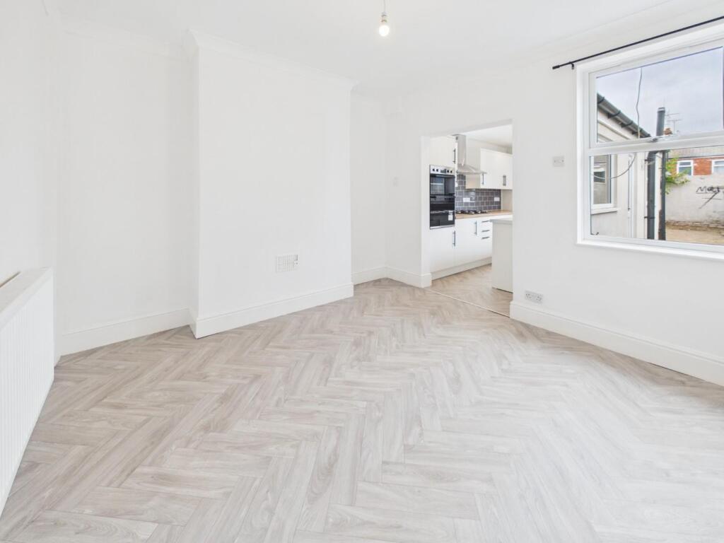 House in Lincoln, Lincolnshire - More