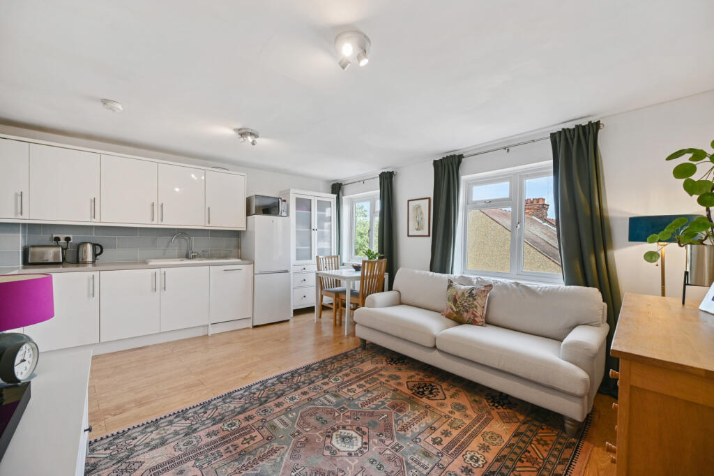 Apartment in Enfield - View 2