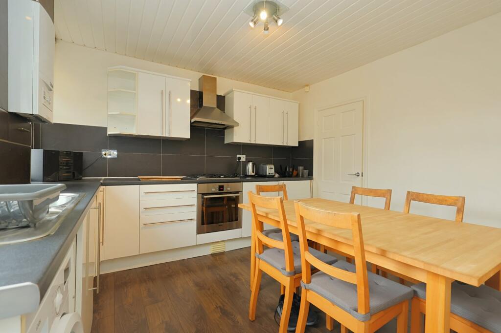 House in Bradford, West Bowling, Wibsey - View 4